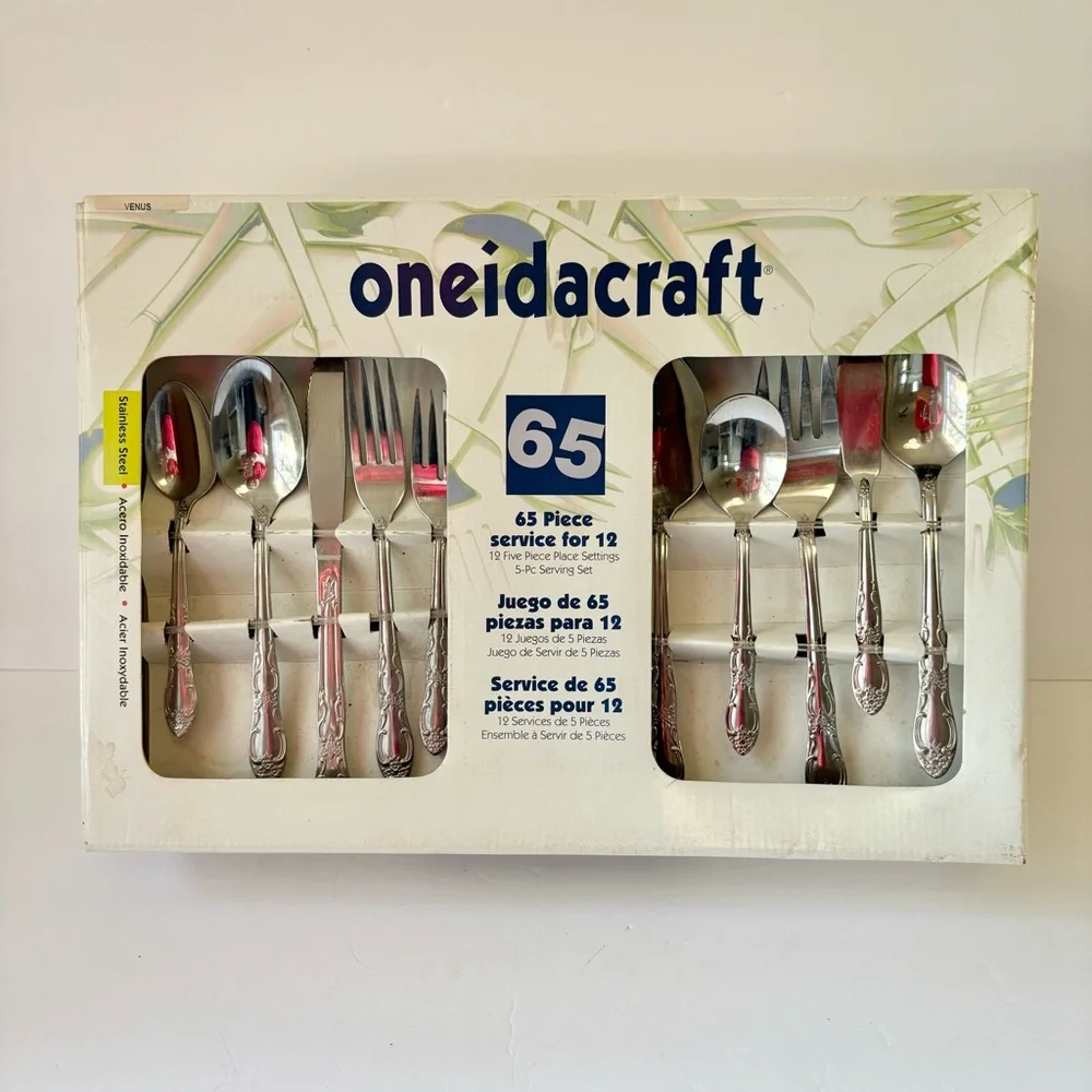 Oneida Oneidacraft 65 Piece Stainless Flatware Venus Ornate Serves 12 Vintage